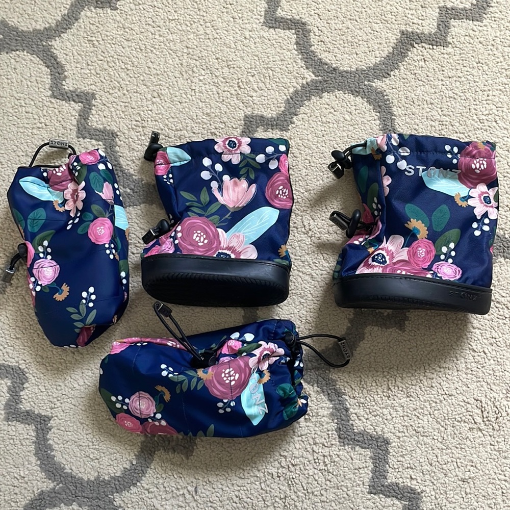 Stonz set of mitts and booties. Sizing for baby 12-24 months